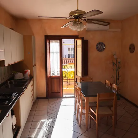 Апартаменти Casa Accogliente In Centro Ad Ольбія